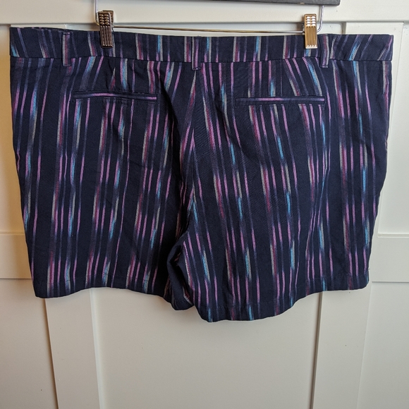 Shorts - Picture 3 of 9